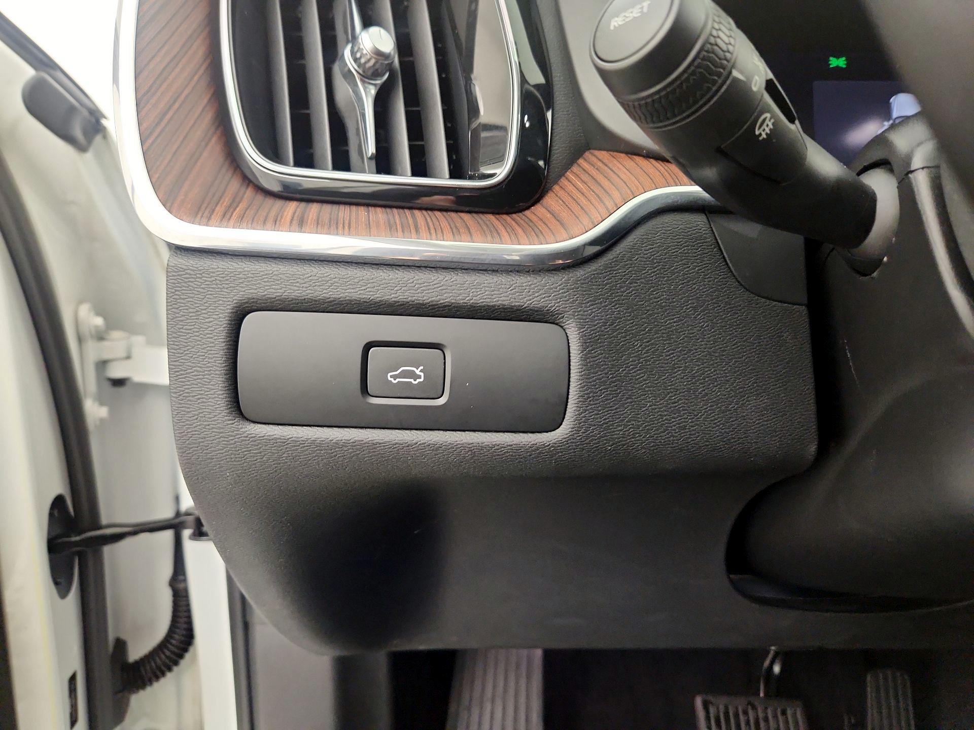 Thumbnail: 2023 Volvo XC60 - 13