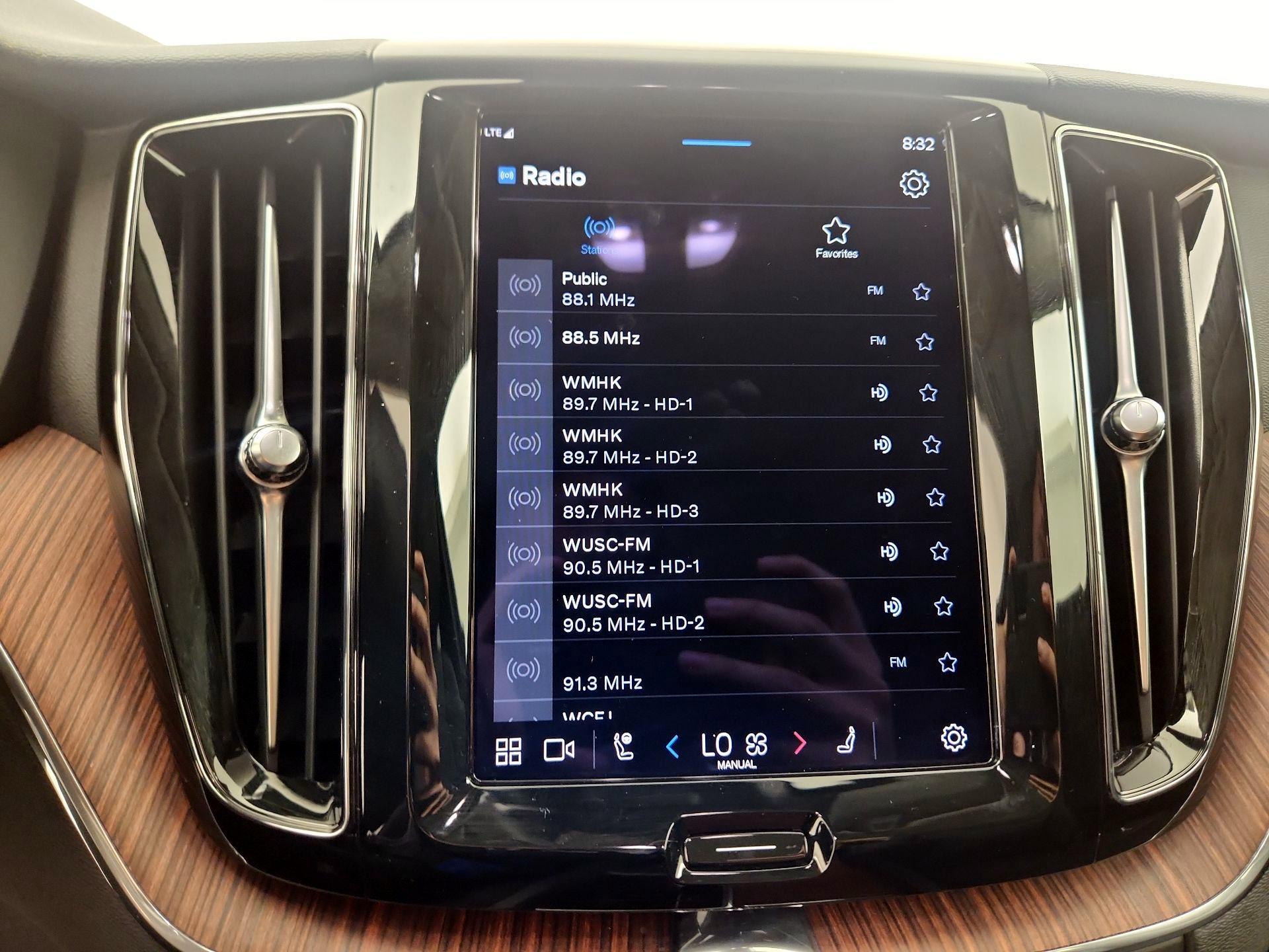 Thumbnail: 2023 Volvo XC60 - 16