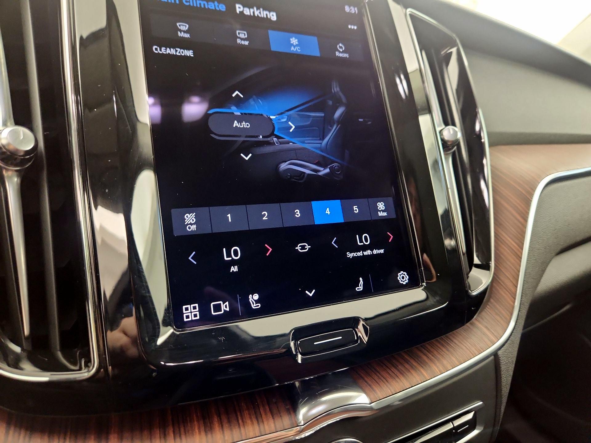 Thumbnail: 2023 Volvo XC60 - 17