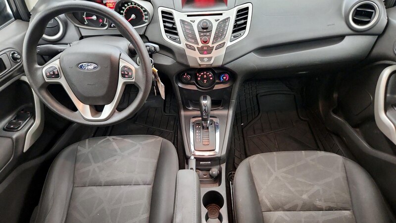 2013 Ford Fiesta SE 9