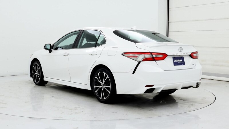 2019 Toyota Camry SE 2