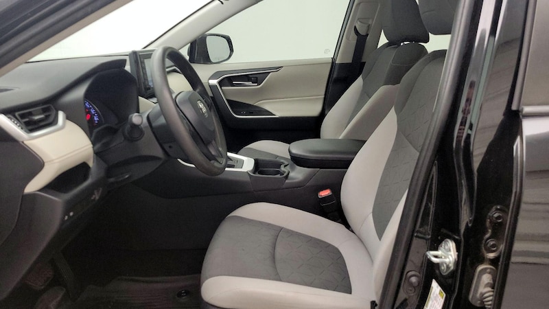 2020 Toyota RAV4 XLE 11