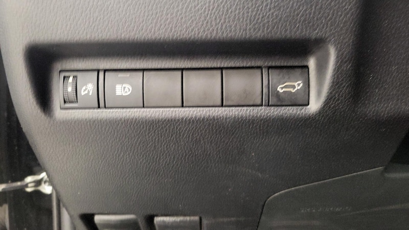 2020 Toyota RAV4 XLE 13