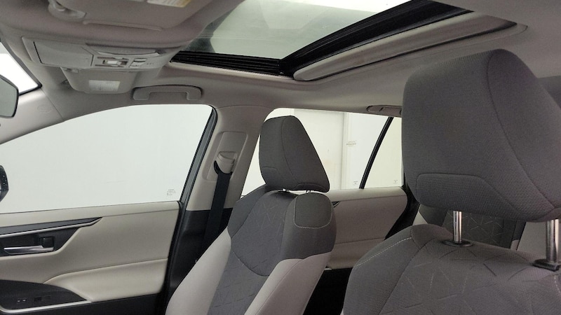2020 Toyota RAV4 XLE 19
