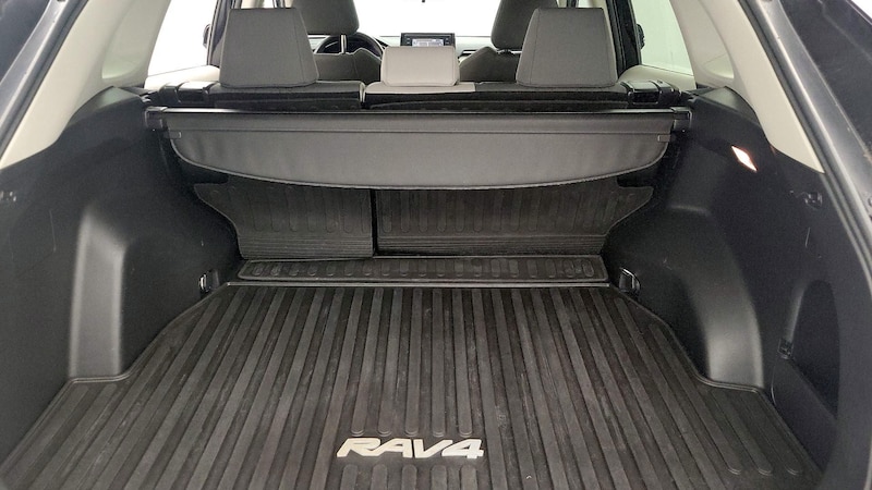 2020 Toyota RAV4 XLE 21
