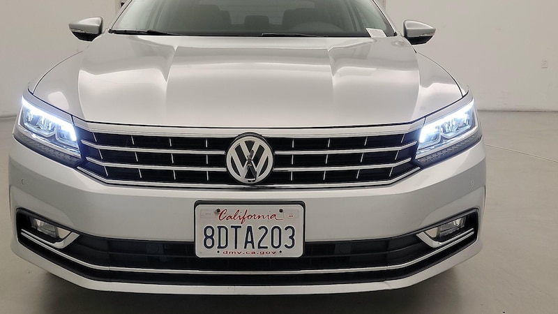 2018 Volkswagen Passat SEL 2