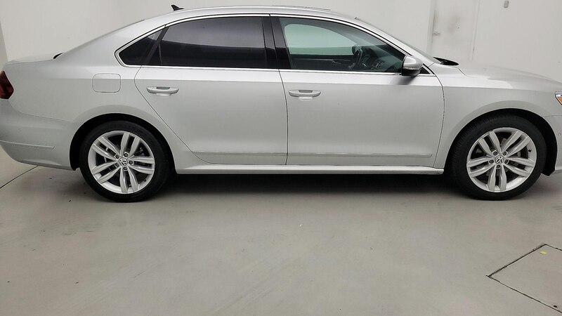 2018 Volkswagen Passat SEL 4