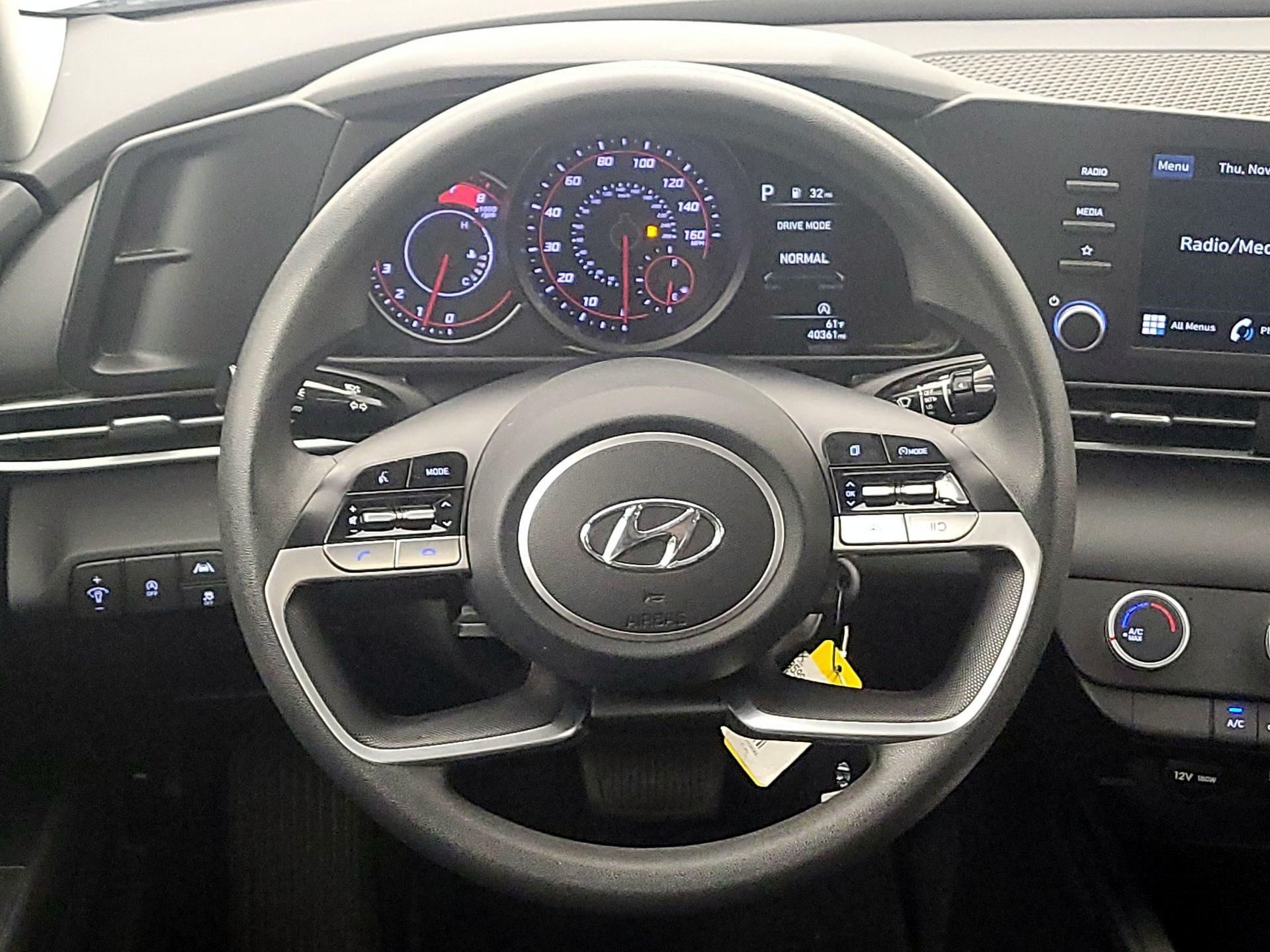 2023 Hyundai Elantra SE 10