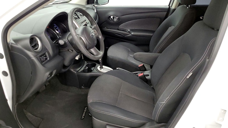 2014 Nissan Versa SV 11