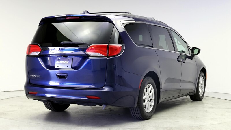 2020 Chrysler Voyager LXi 8