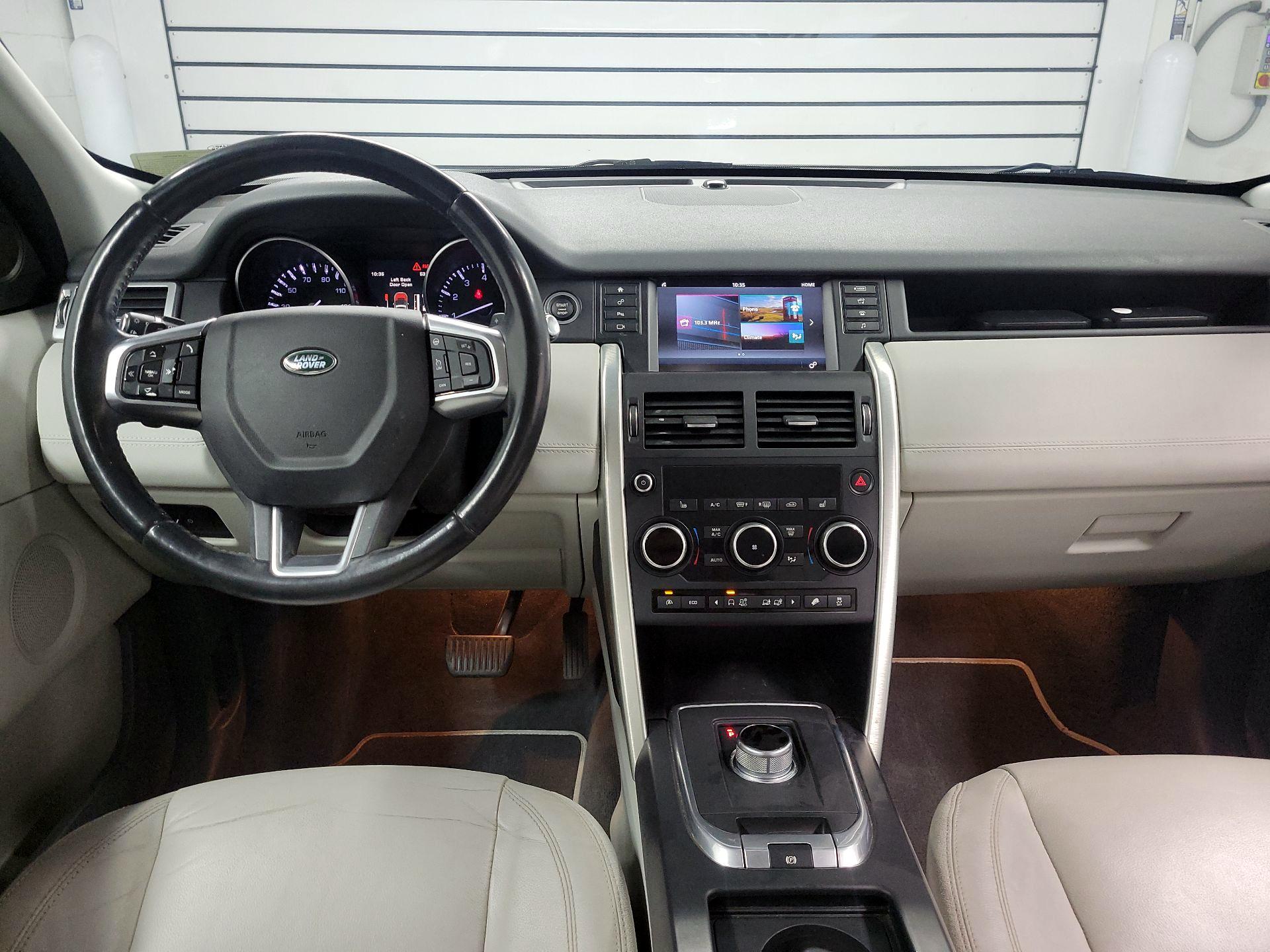 Thumbnail: 2016 Land Rover Discovery Sport - 9
