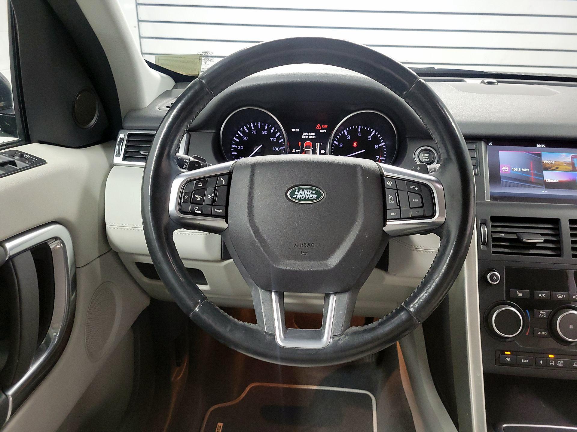 Thumbnail: 2016 Land Rover Discovery Sport - 10