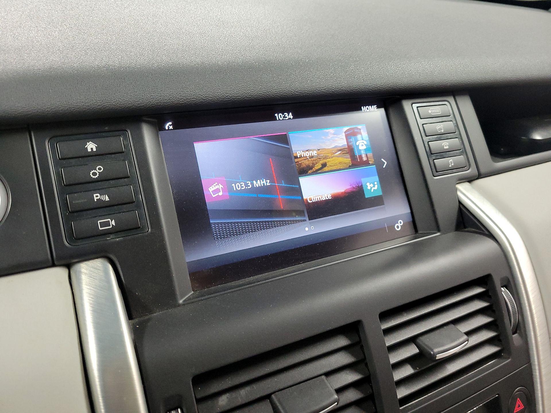 Thumbnail: 2016 Land Rover Discovery Sport - 14