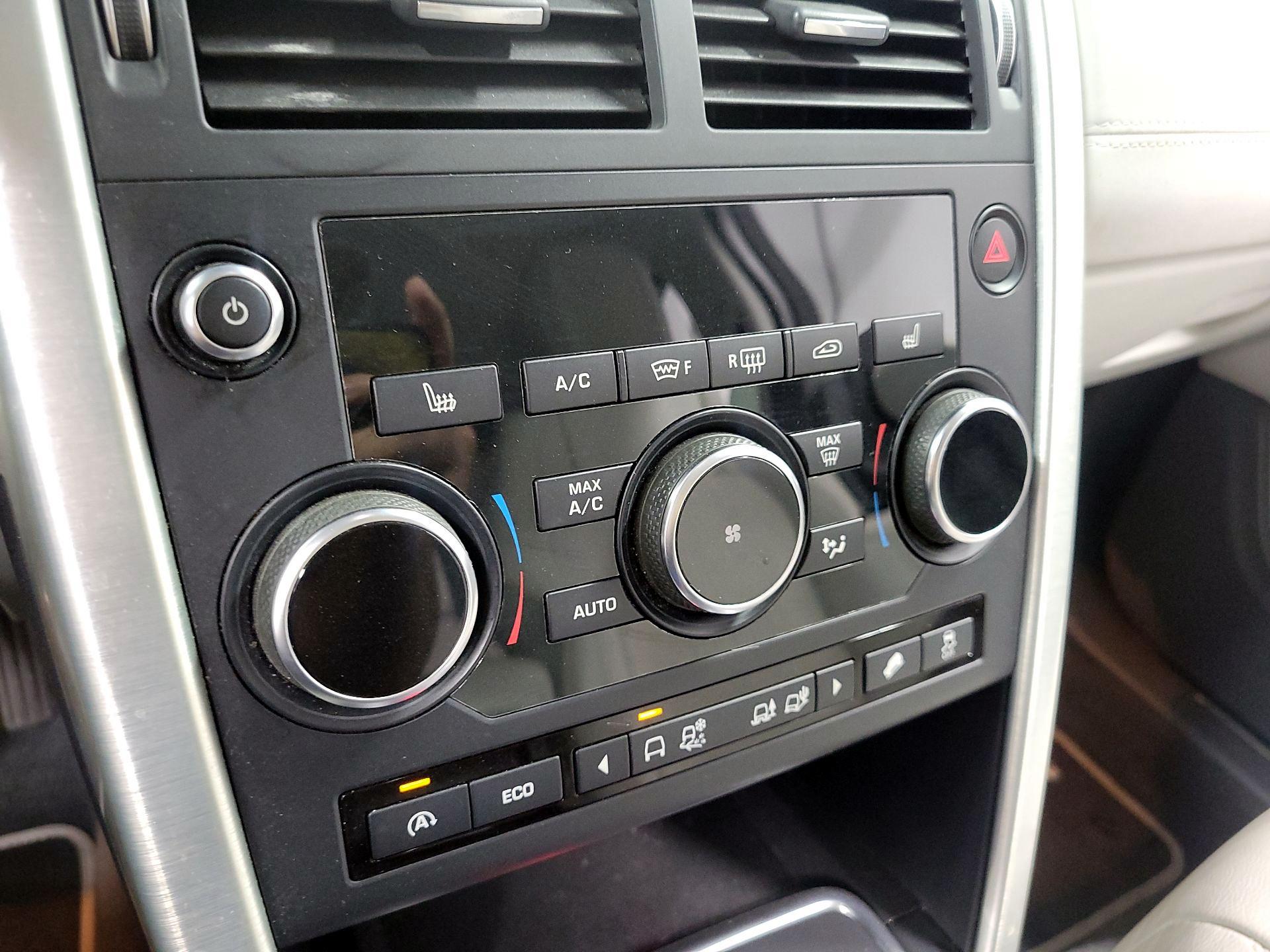 Thumbnail: 2016 Land Rover Discovery Sport - 15