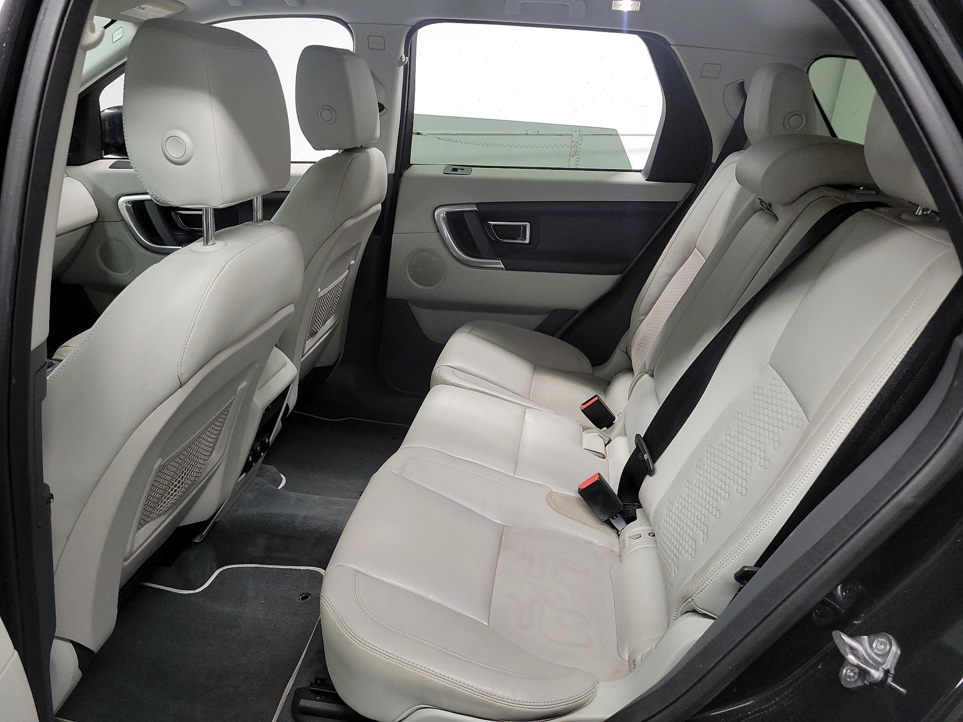 Thumbnail: 2016 Land Rover Discovery Sport - 17