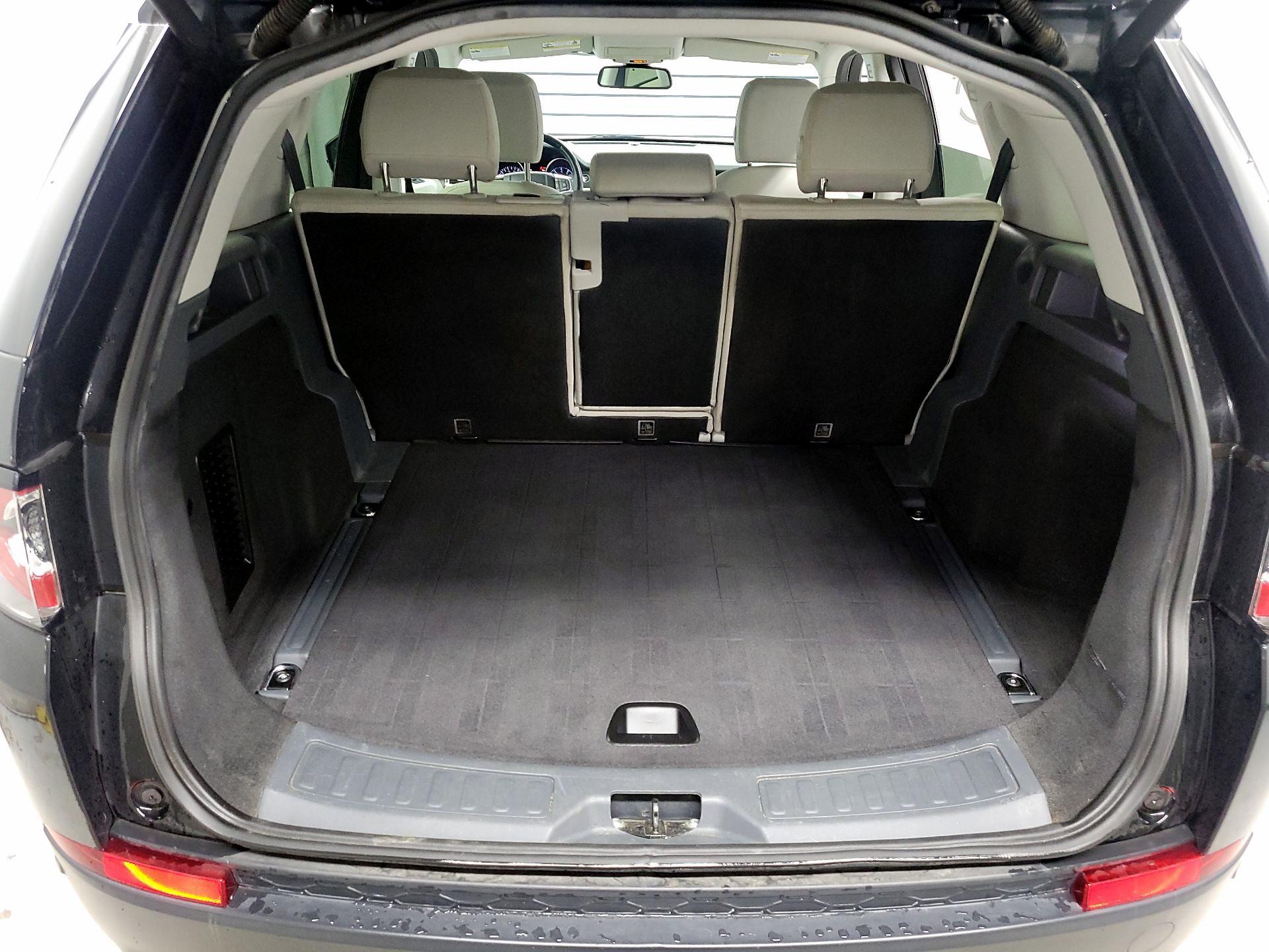 Thumbnail: 2016 Land Rover Discovery Sport - 18