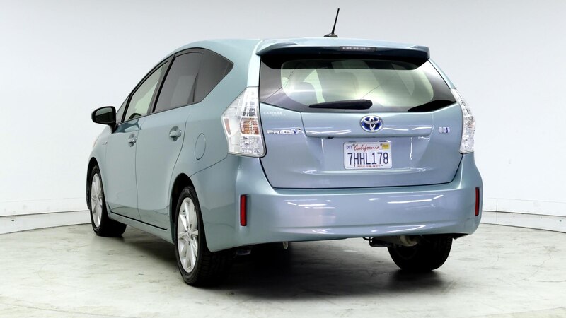 2014 Toyota Prius v Five 2