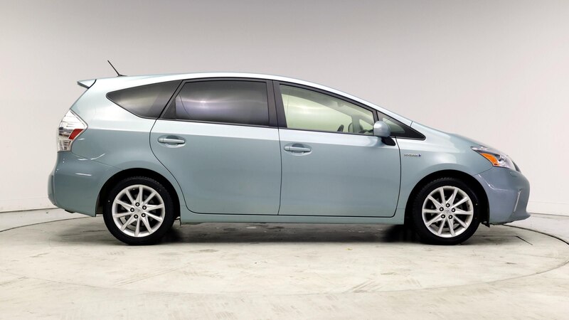 2014 Toyota Prius v Five 7