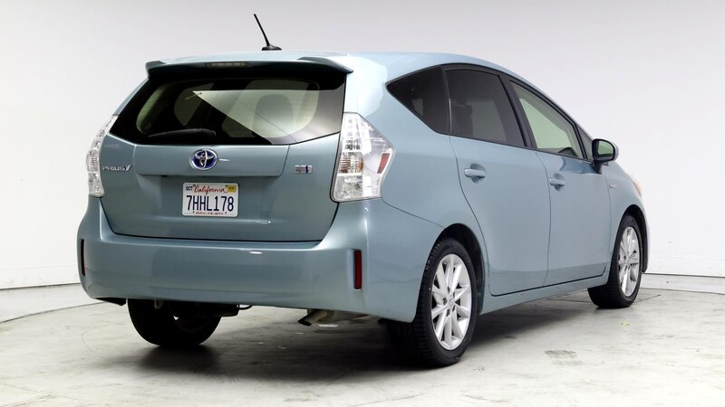 2014 Toyota Prius v Five 8