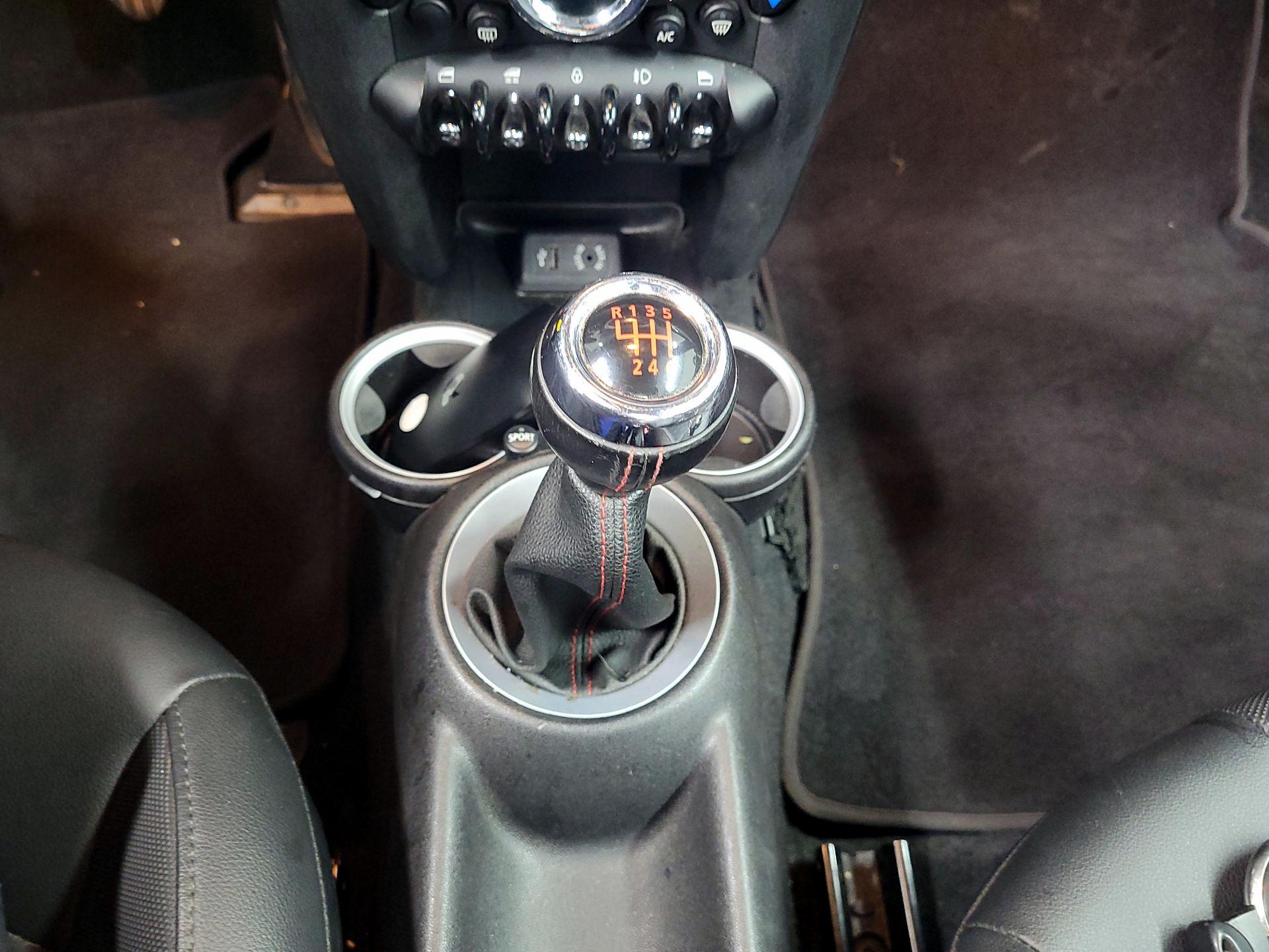 Thumbnail: 2015 MINI Cooper - 15