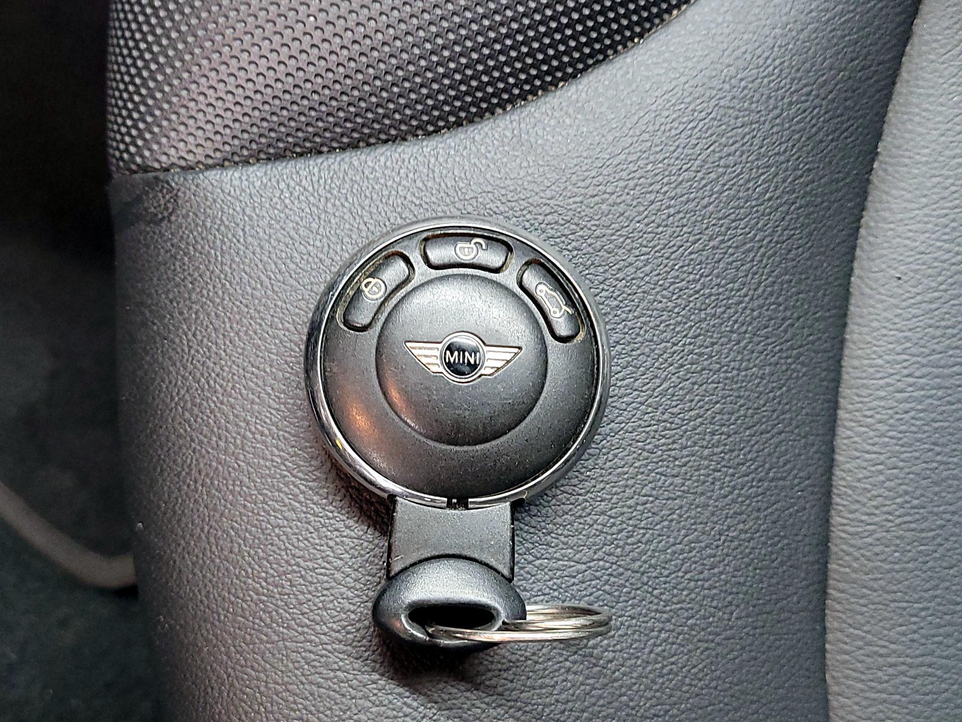 Thumbnail: 2015 MINI Cooper - 19
