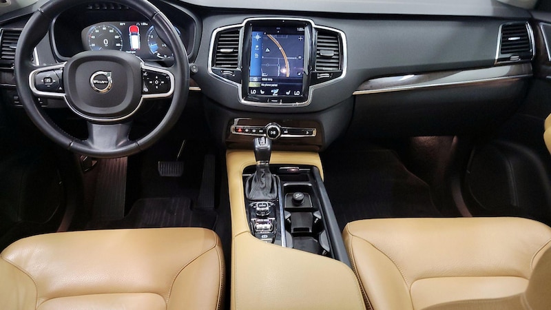 2016 Volvo XC90 T6 Momentum 9