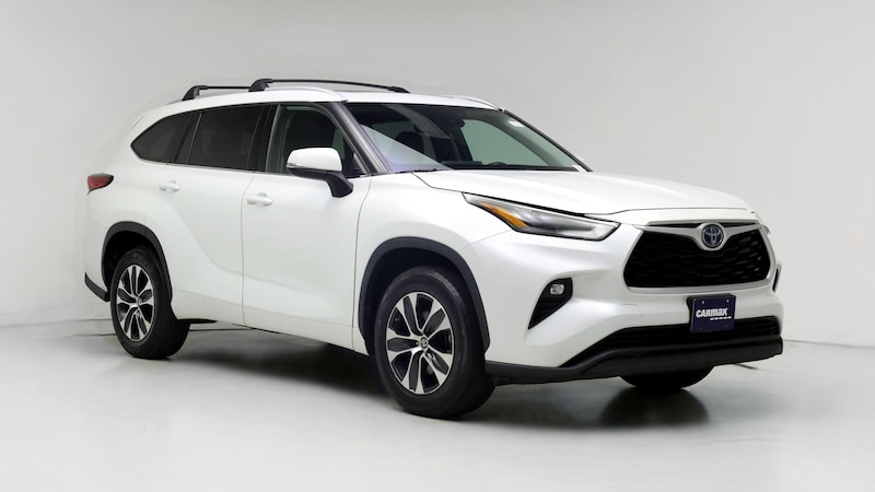 2022 Toyota Highlander XLE Hero Image