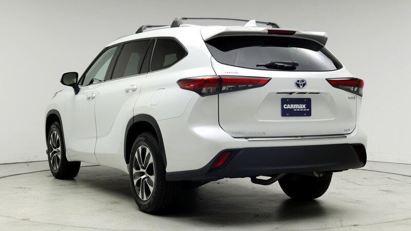 2022 Toyota Highlander XLE 2