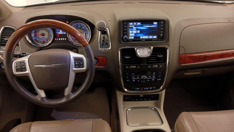 2014 Chrysler Town & Country  9