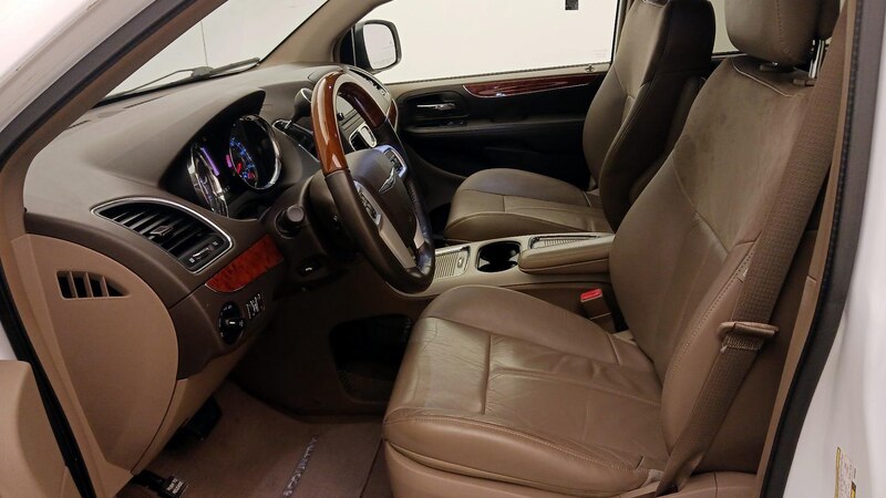 2014 Chrysler Town & Country  11