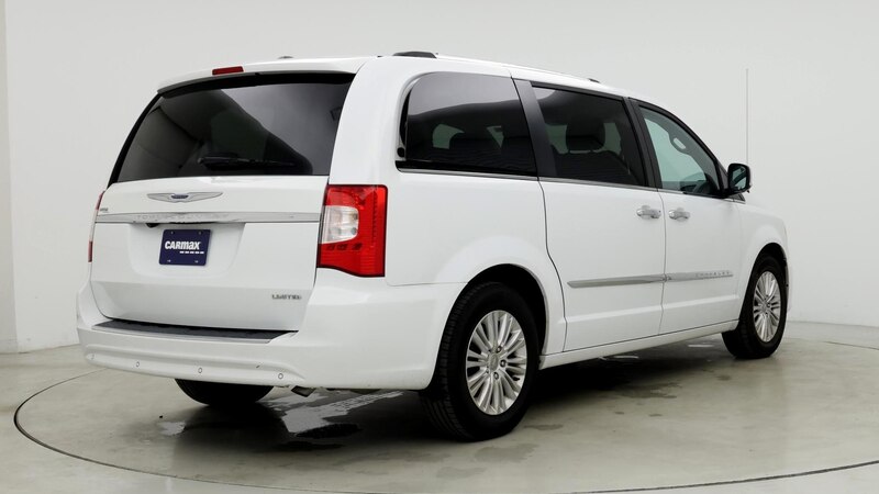 2014 Chrysler Town & Country  8