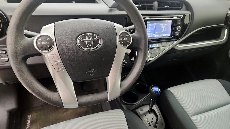 2016 Toyota Prius c Persona Series 9