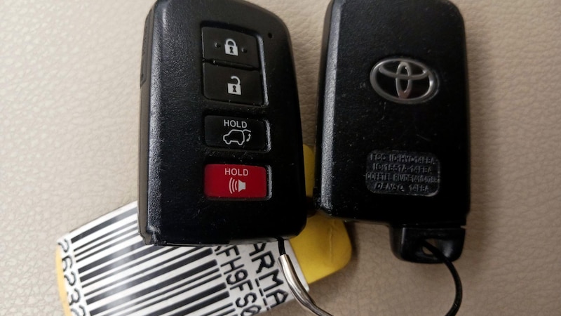 2015 Toyota Highlander XLE 26