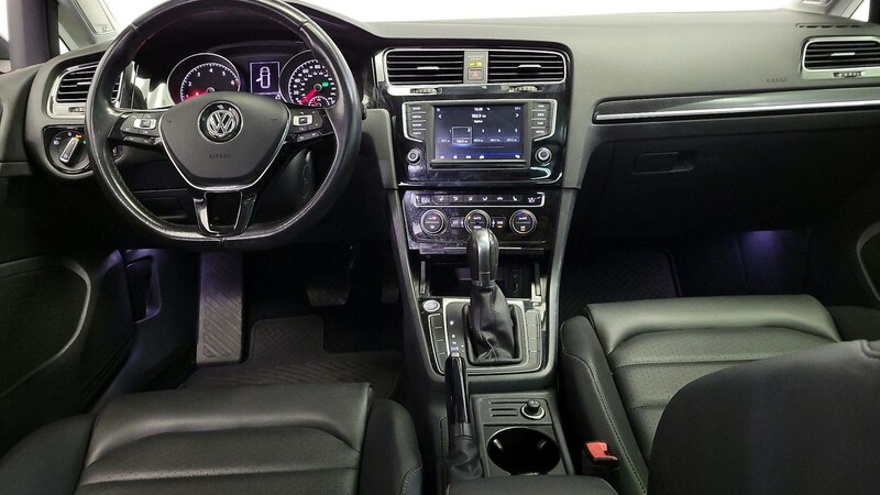 2017 Volkswagen Golf SEL 9