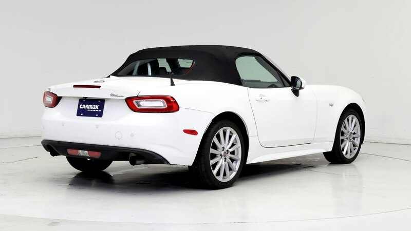 2017 Fiat 124 Spider Lusso 8