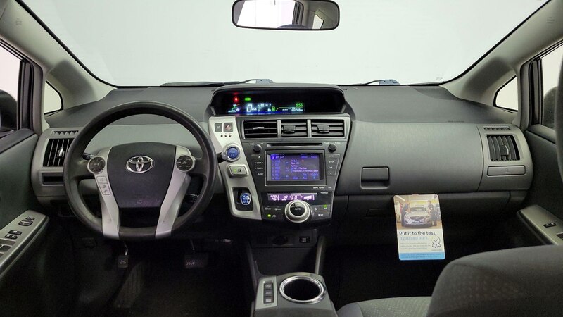 2014 Toyota Prius v Three 9