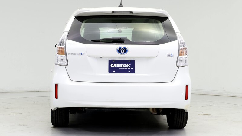 2014 Toyota Prius v Three 6