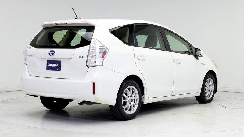 2014 Toyota Prius v Three 8