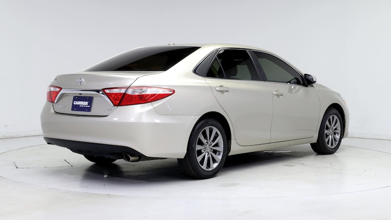 2015 Toyota Camry XLE 8