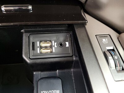 USB/AUX Ports