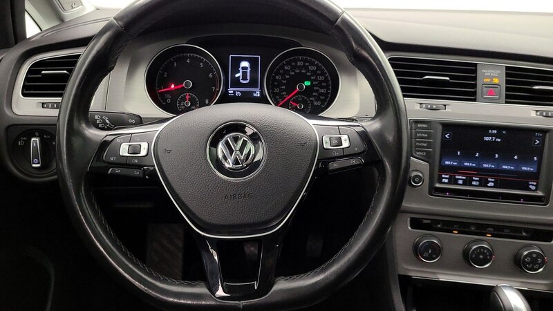 2016 Volkswagen Golf SE 10