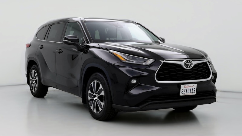 2022 Toyota Highlander XLE Hero Image