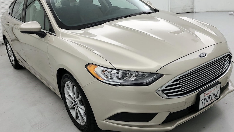 2017 Ford Fusion SE Hero Image