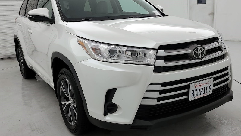 2018 Toyota Highlander LE Hero Image