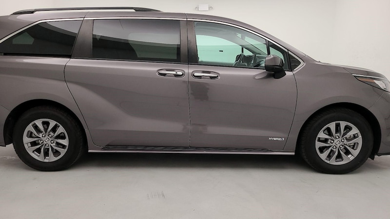 2021 Toyota Sienna XLE 4