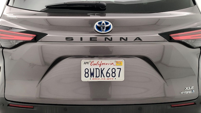 2021 Toyota Sienna XLE 6