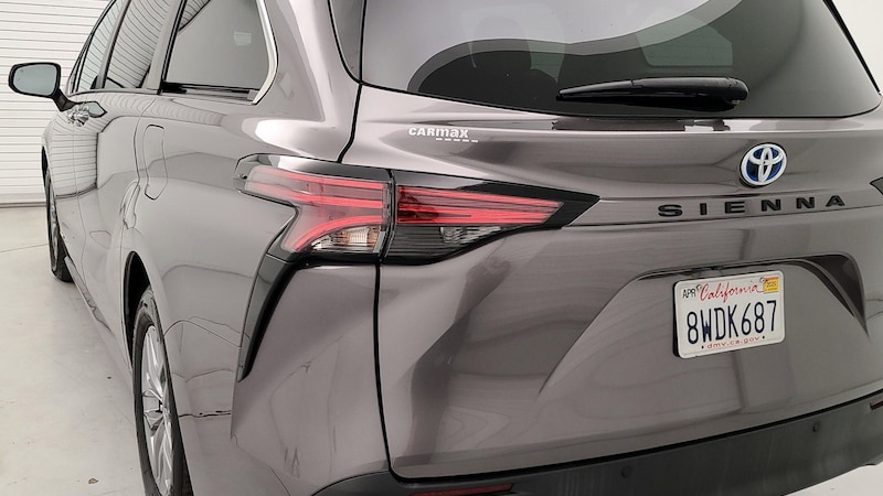 2021 Toyota Sienna XLE 7