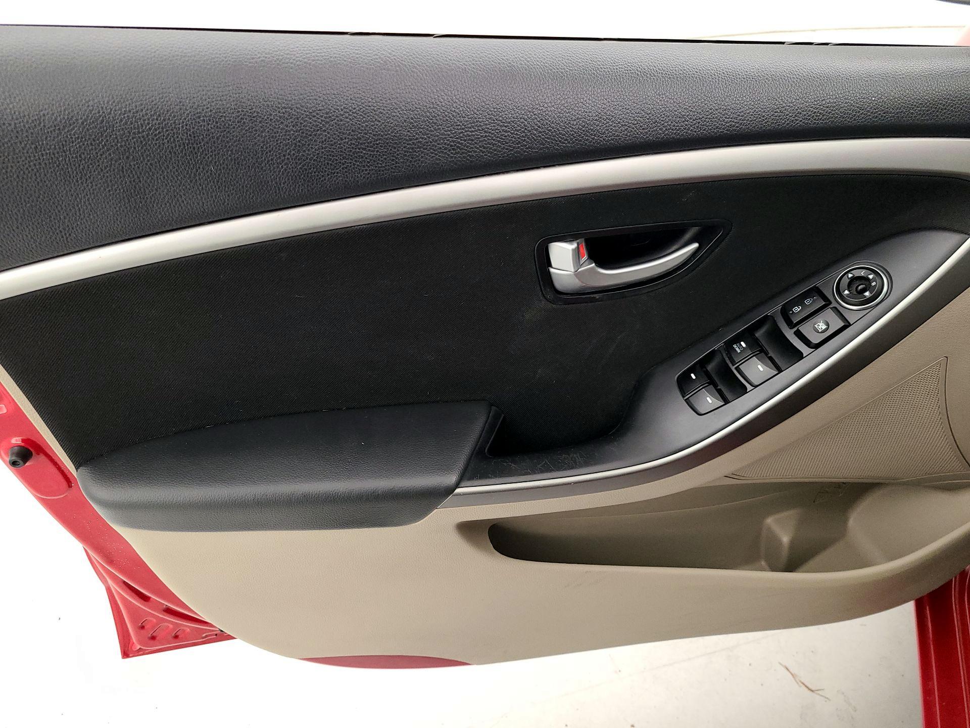 Thumbnail: 2013 Hyundai Elantra - 12