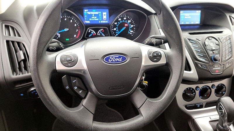 2014 Ford Focus SE 10