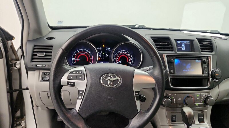 2013 Toyota Highlander SE 10